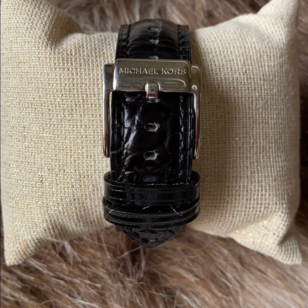 COPY - Michael Kors Women’s Watch - Picture 3 of 7